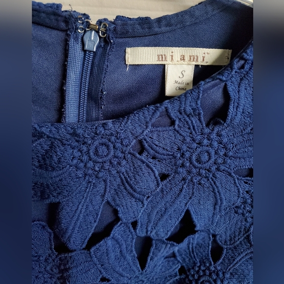 miami by Francesca's Navy Blue Floral Lace Overlay Above-the-knee Sheath Dress - Picture 3 of 16